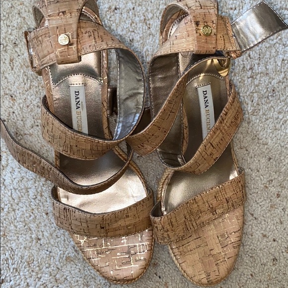 Dana Buchman Heals size 8.5 - Picture 2 of 2